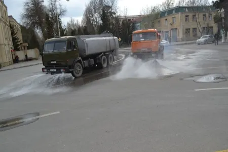 Bakıda koronavirusla bağlı - KÜÇƏLƏR YUYULUR