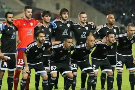 Qurbanov və “Qarabağ” futbolçularından 70 minlik dəstək