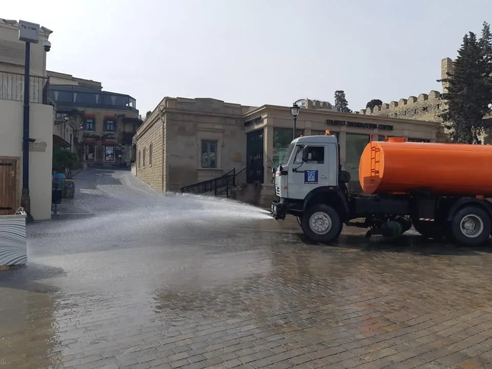 "İçərişəhər"in bütün küçələri xüsusi məhlulla yuyulur - FOTO