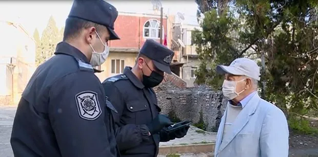 Polislər Gəncədə əhali ilə profilaktik söhbətlər aparıb - -Fotolar