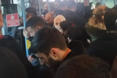 Bakıda avtobuslarda biabırçı görüntülər - – VİRUS YAYILA BİLƏR