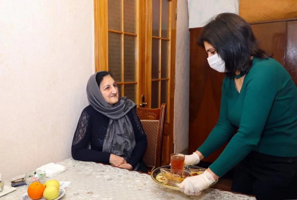 “Könüllü DOST”lardan tənha yaşlılara - DƏSTƏK - FOTO
