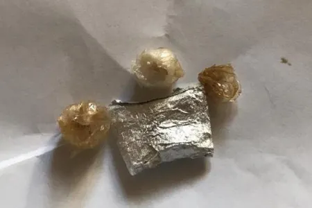 Bakıda dustaqlar təcridxanaya narkotik keçirmək istədilər- - FOTO