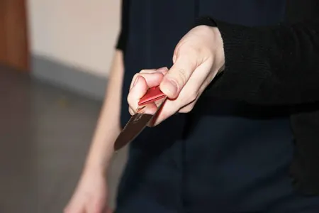 Valideynləri ilə mübahisə edib özünü bıçaqladı