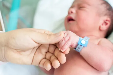 İranda bir aylıq körpədə koronavirus aşkarlandı