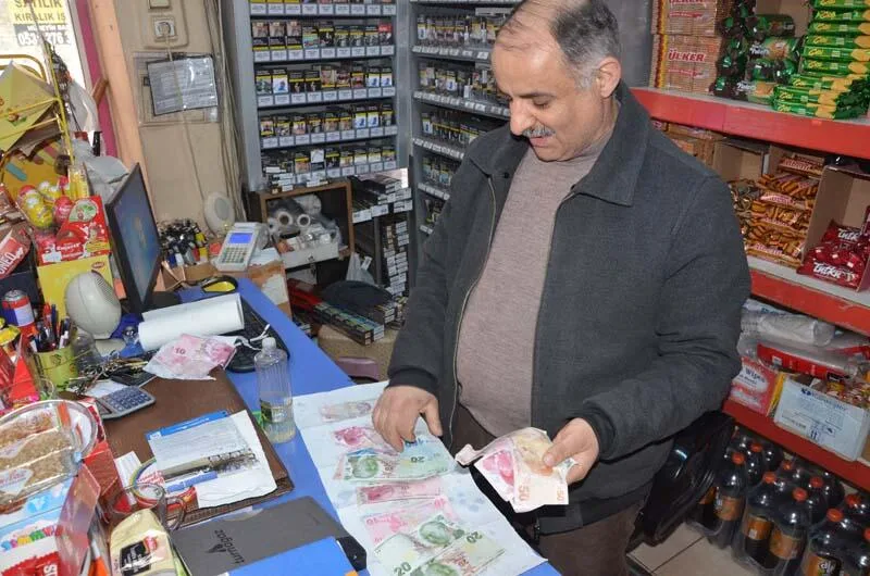 Özünü koronavirusdan qoruyur - PULLARI 100 DƏRƏCƏDƏ QAYNADIR - FOTO