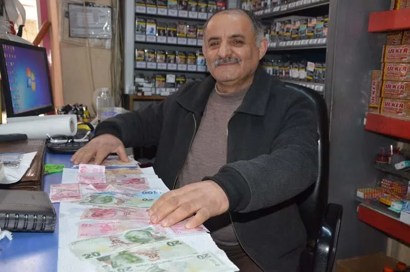 Özünü koronavirusdan qoruyur - PULLARI 100 DƏRƏCƏDƏ QAYNADIR - FOTO