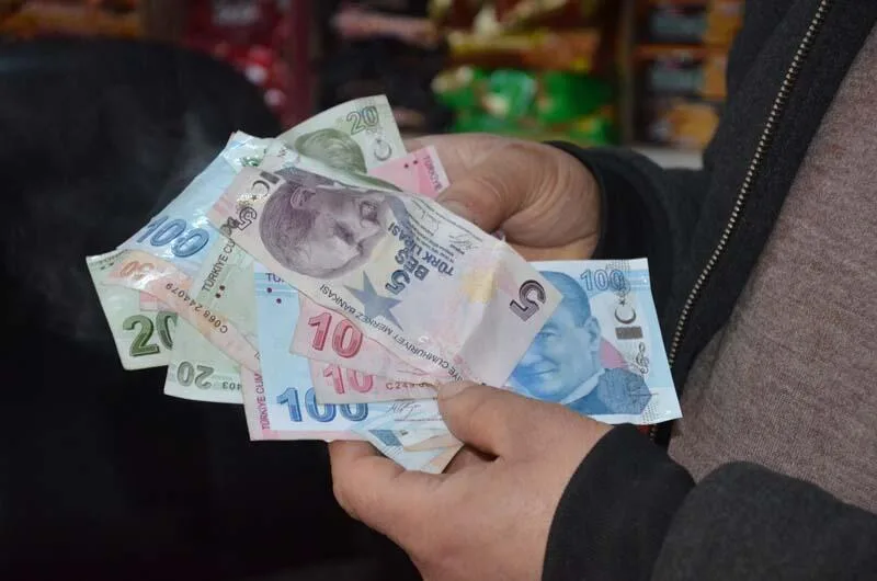 Özünü koronavirusdan qoruyur - PULLARI 100 DƏRƏCƏDƏ QAYNADIR - FOTO