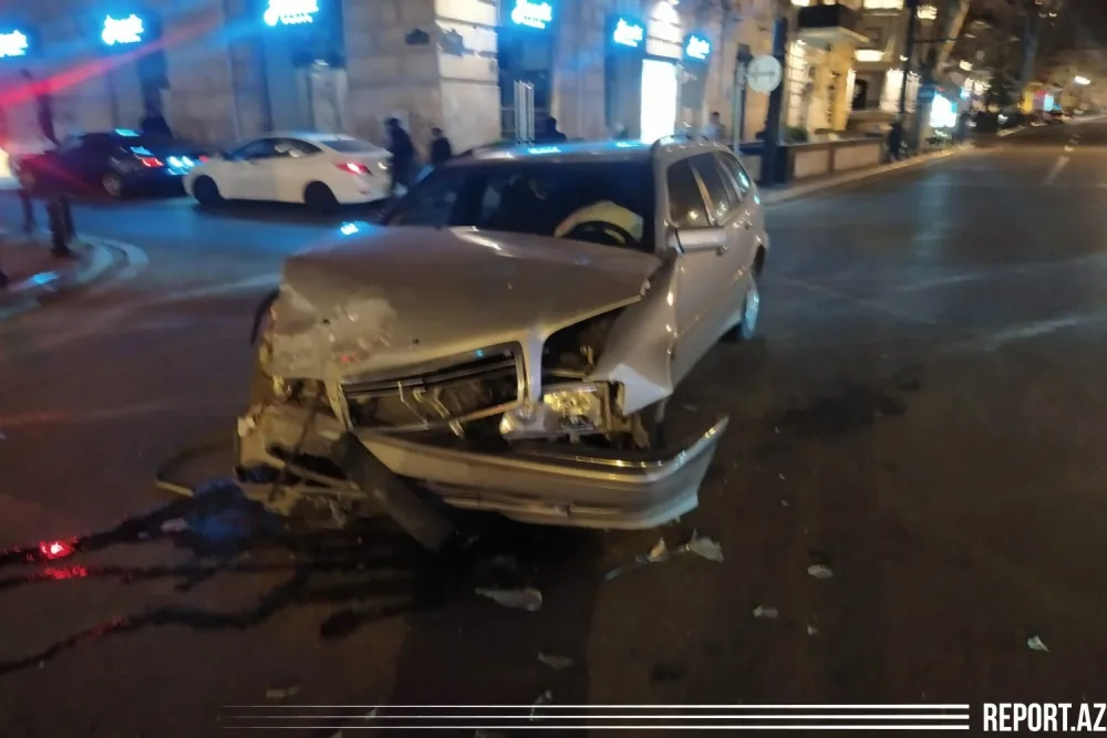 Bakının mərkəzində yol qəzası - AVTOMOBİL AŞDI - FOTO