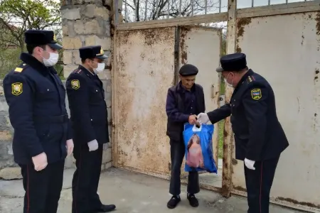 Xızı polisi yaşlı insanlara - ƏRZAQ YARDIMI ETDİ - FOTO