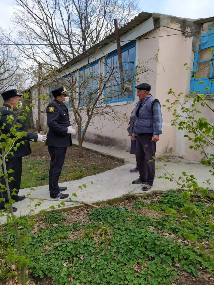 Xızı polisi yaşlı insanlara - ƏRZAQ YARDIMI ETDİ - FOTO