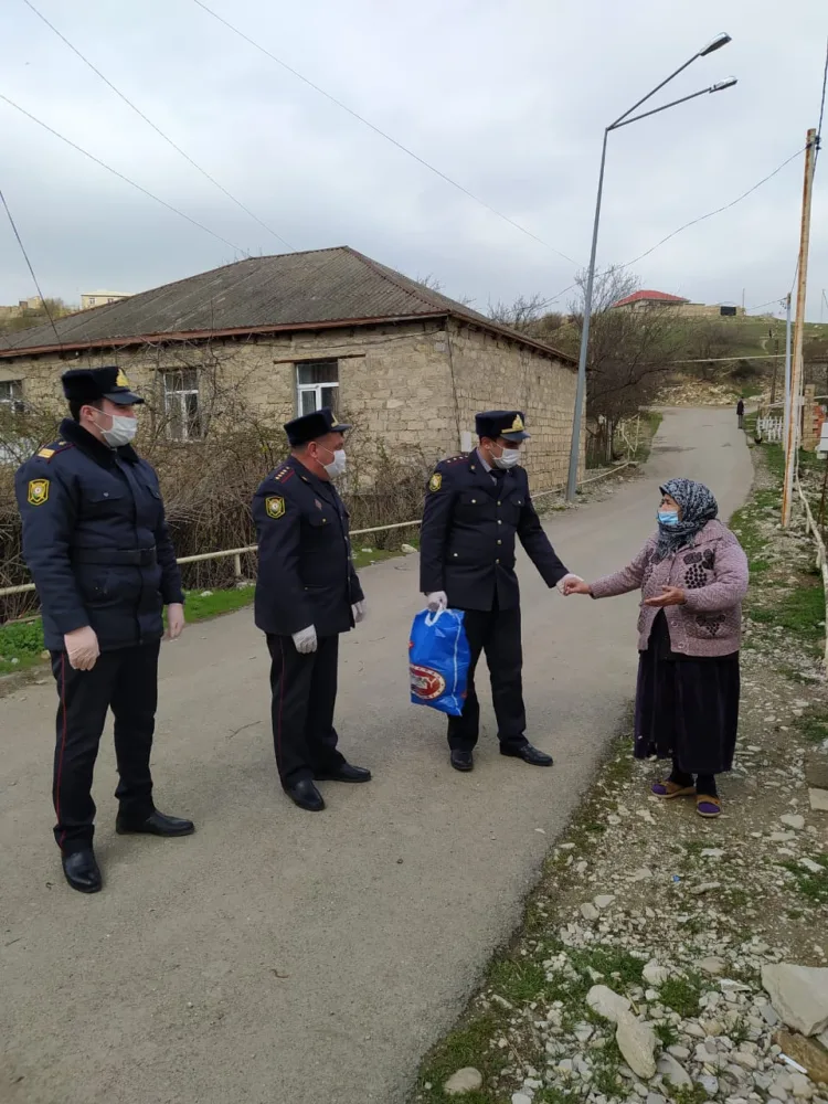 Xızı polisi yaşlı insanlara - ƏRZAQ YARDIMI ETDİ - FOTO