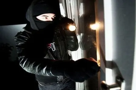 Keçmiş məhkum evdən 8650 manatlıq - OĞURLUQ ETDİ