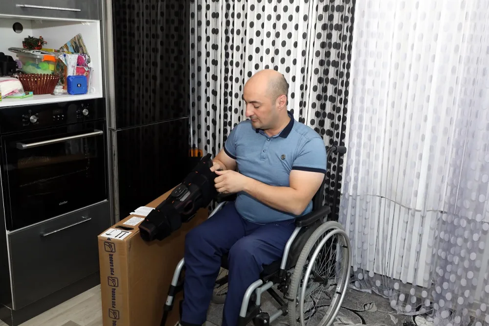 Daha bir qrup əlilə reabiltasiya vasitələri verildi - FOTOLAR