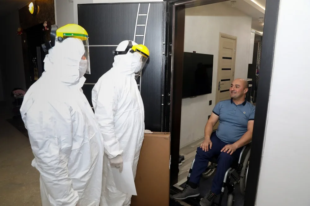 Daha bir qrup əlilə reabiltasiya vasitələri verildi - FOTOLAR