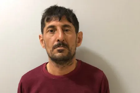 Axtarışda olan keçmiş məhkumun evində - QUMBARA AŞKARLANDI - FOTO