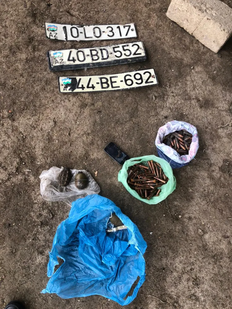 Axtarışda olan keçmiş məhkumun evində - QUMBARA AŞKARLANDI - FOTO