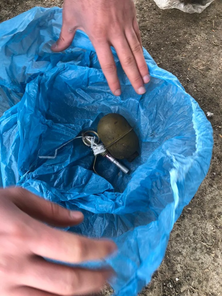 Axtarışda olan keçmiş məhkumun evində - QUMBARA AŞKARLANDI - FOTO