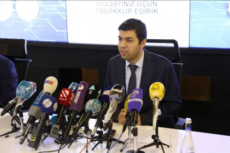 Dövlət orqanları və şirkətlər nəqliyyat vasitələrini qeydiyyatdam keçirməlidirlər - AÇIQLAMA