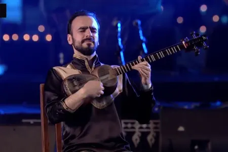 Məşhur tarzən Şəhriyar İmanov eyvanda canlı konsert verdi - VİDEO