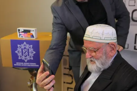 Alim Qasımov 94 yaşlı Əmiraslan baba üçün oxudu - VİDEO