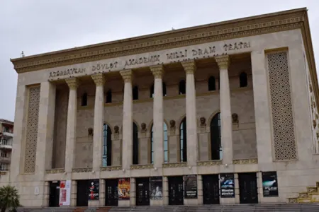 Akademik Milli Dram Teatrı online şəkildə tamaşalarını - NÜMAYIŞ ETDİRİR - VİDEO