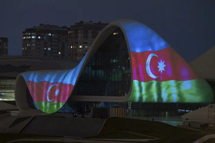 Heydər Əliyev Mərkəzi COVID-19-un geniş yayıldığı ölkələrə - DƏSTƏK VERİR - FOTOLAR