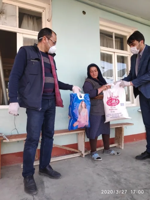 “Qazax Sement Zavodu” MMC tənha yaşlılara bir aylıq - ƏRZAQ PAYLAYIB