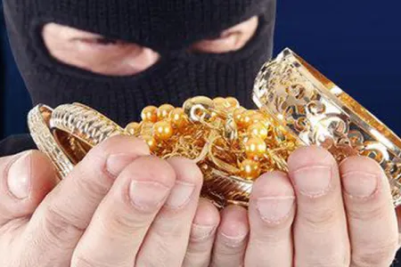 5 min manatlıq qızıl-zinət əşyaları oğurlayan şəxs - ƏLƏ KEÇDİ