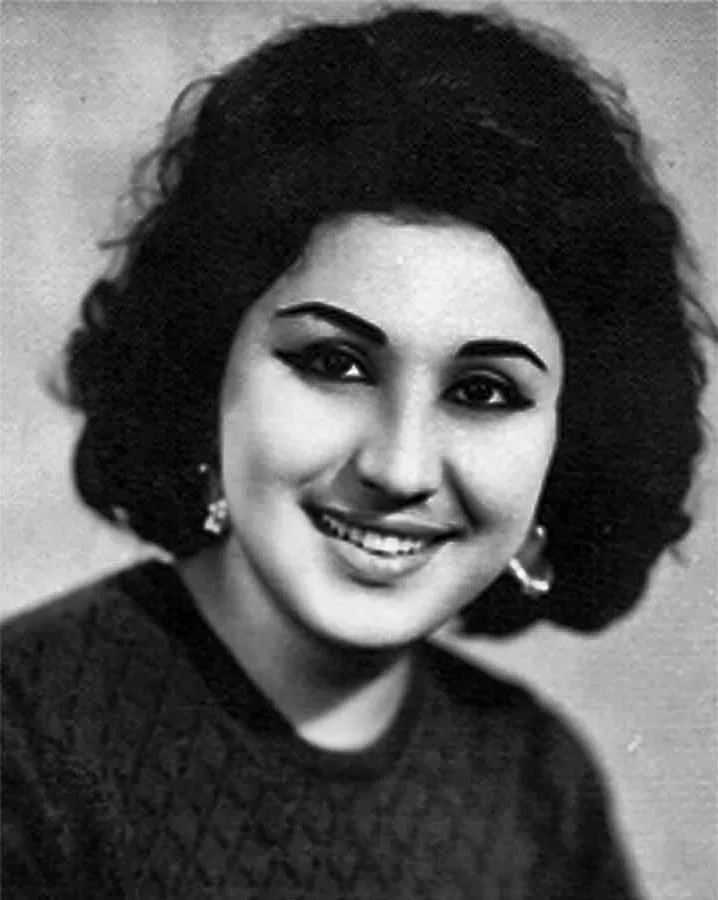 "Həyat sevincin qədər, əzabın da şirindir..." - FLORA KƏRİMOVA - FOTOLAR