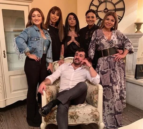 "Fotonu nişanlım çəkib" - QIZLARI BAŞINA TOPLAYAN - CAVİD GÜL - FOTO