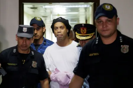 Ronaldinyo həbsxananı TƏRK ETDİ