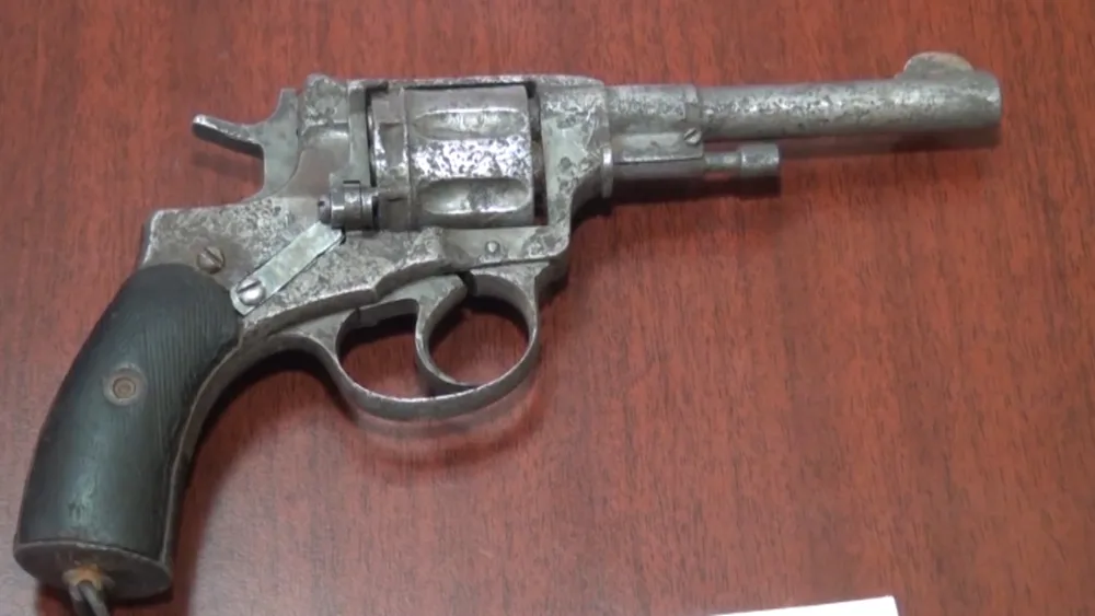 Ölən atasından qalan tapançanı saxlayan şəxs - TUTULDU - FOTO