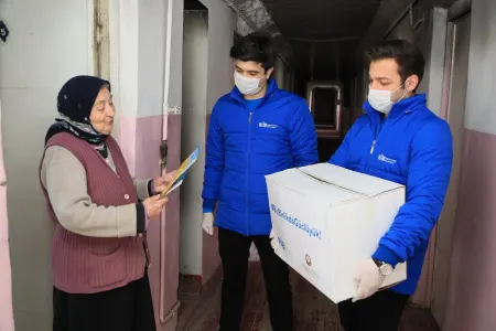 Yaşı 65-dən yuxarı olan tənha insanlara - SOVQAT PAYLANDI - FOTO
