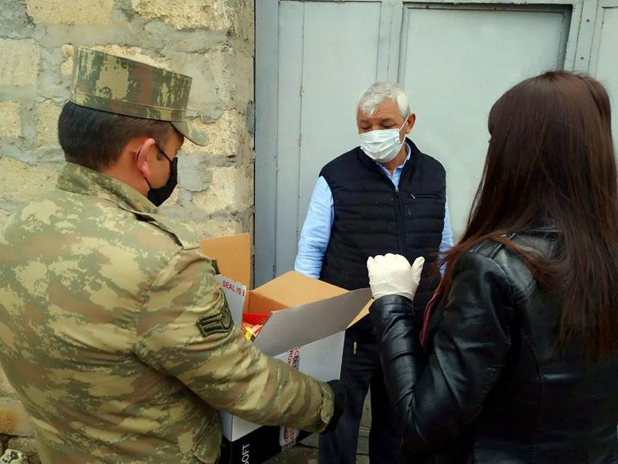 Hərbi qulluqçular ünvanlı yardım payladılar- - FOTO