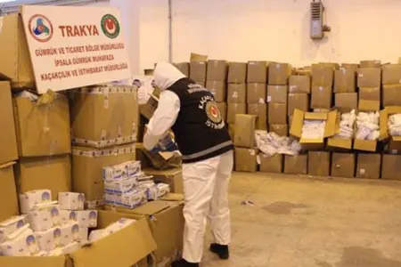 Fransaya qanunsuz yolla tibbi maska keçirənlər - SAXLANILDI