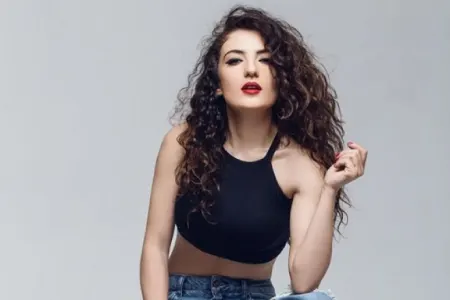 Dilarə də soyunaraq "PillowChallenge“ə qoşuldu - VİDEO