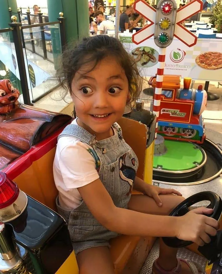 "Allahdan dünyanın bütün uşaqlarına cansağlığı və xoşbəxtlik diləyirəm!” - LEYLA ƏLİYEVA