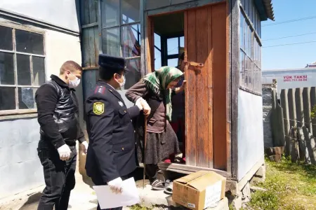 Xaçmaz polisi ailələrə ərzaq yardımı etdi - FOTOLAR
