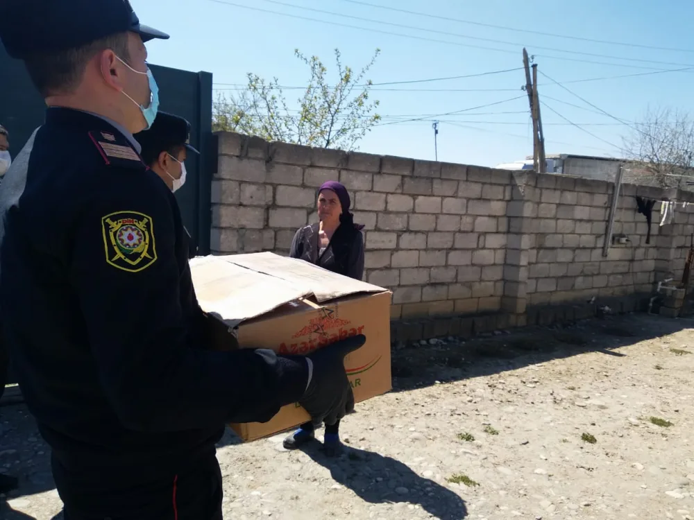 Xaçmaz polisi ailələrə ərzaq yardımı etdi - FOTOLAR