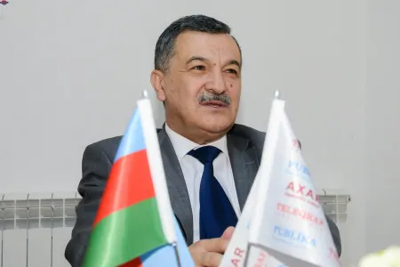 Deputat spikerə qoruyucu maska taxmağı - TƏKLİF ETDİ