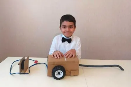 Azərbaycanlı məktəbli tozsoran - MODELİ HAZIRLADI