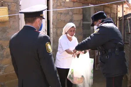 DİN aztəminatlı ailələrə - SOVQAT PAYLADI - FOTO