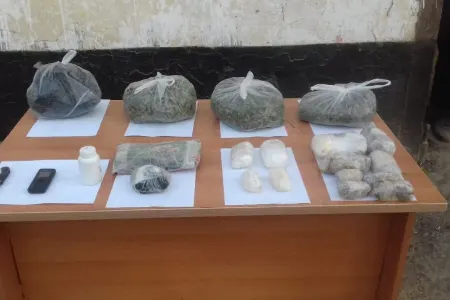 Sərhəddən narkotik və silah keçirməyə çalışan şəxslər - YAXALANDI -FOTO
