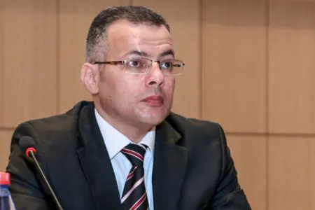 "Hökumət milli valyutanın sabitliyini təmin etməklə əsas riskləri öz üzərinə götürdü"- - Vüsal Qasımlı