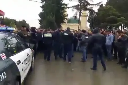 Gürcüstanda etirazlar baş qaldırdı: Xalq Saakaşvilini tələb edir - VİDEO