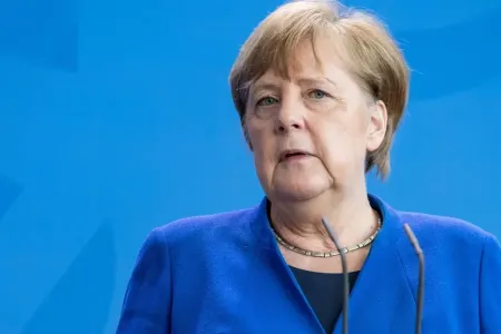Merkel koronavirusa görə lüks avtomobili - KÖHNƏ MAŞINA DƏYİŞDİ - VİDEO