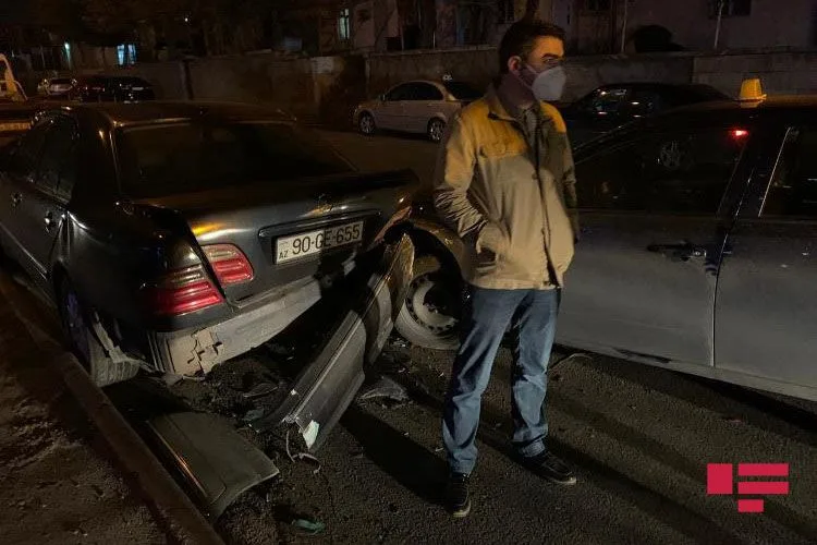 Bakıda zəncirvarı qəza - BEŞ AVTOMOBİL TOQQUŞDU - FOTO