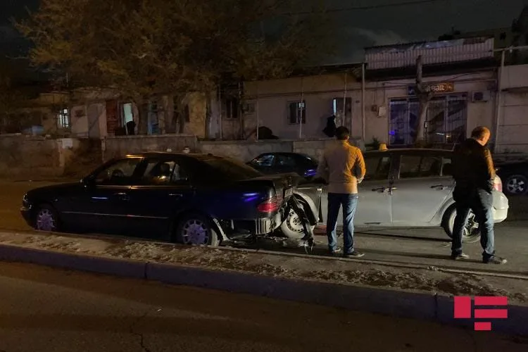 Bakıda zəncirvarı qəza - BEŞ AVTOMOBİL TOQQUŞDU - FOTO