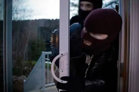 Bakıda mənzildən 3500 manatlıq oğurluq edən - DƏSTƏ ƏLƏ KEÇDİ